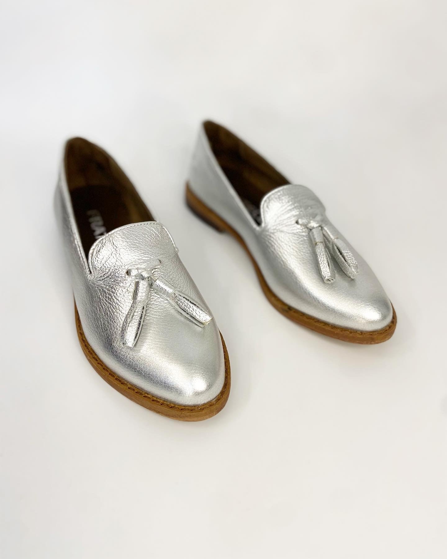 Sleeper Cuero Plateado